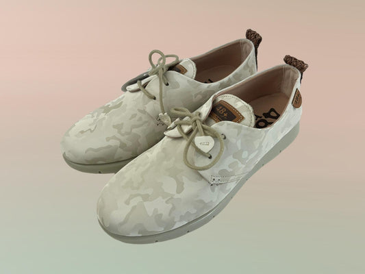 48+ Hours | White print women's shoes with hearts detail Paris